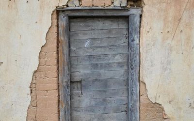 Mikniūnų karčemos durys